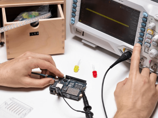 Arduino UNO R4 WiFi 開發板 測試