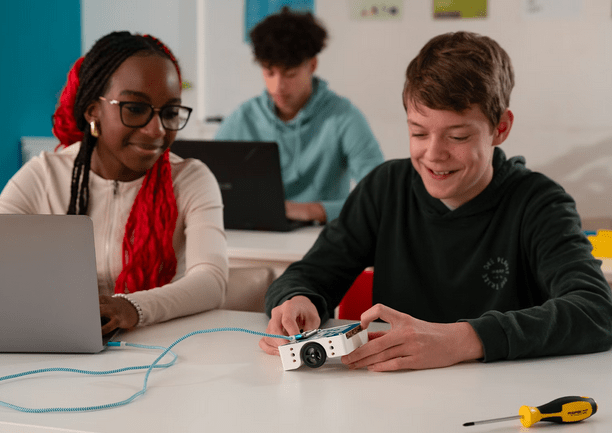 Arduino Alvik 多功能機器人汽車