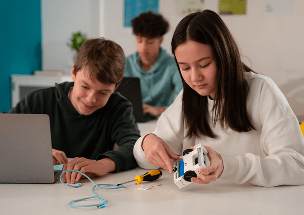 Arduino Alvik 多功能機器人汽車