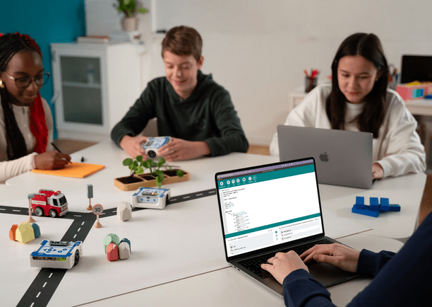 Arduino Alvik 多功能機器人汽車