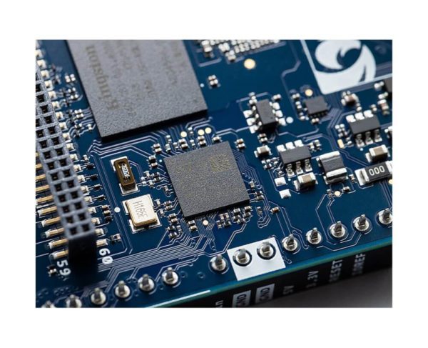 ABX00162_01.iso_arduino-uno-q-5