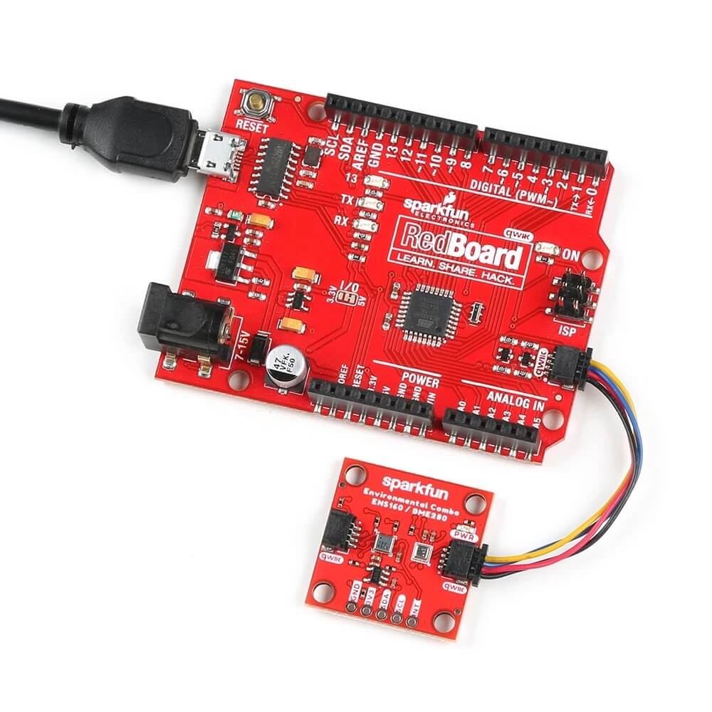 一個透過 Qwiic 連接到 RedBoard 的環境組合擴充板。